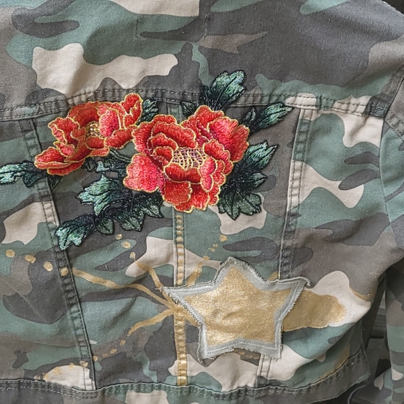 Camouflage, Hand-sewn lace metallic paint, leopard print cropped jean jacket. - Picture 5 of 9
